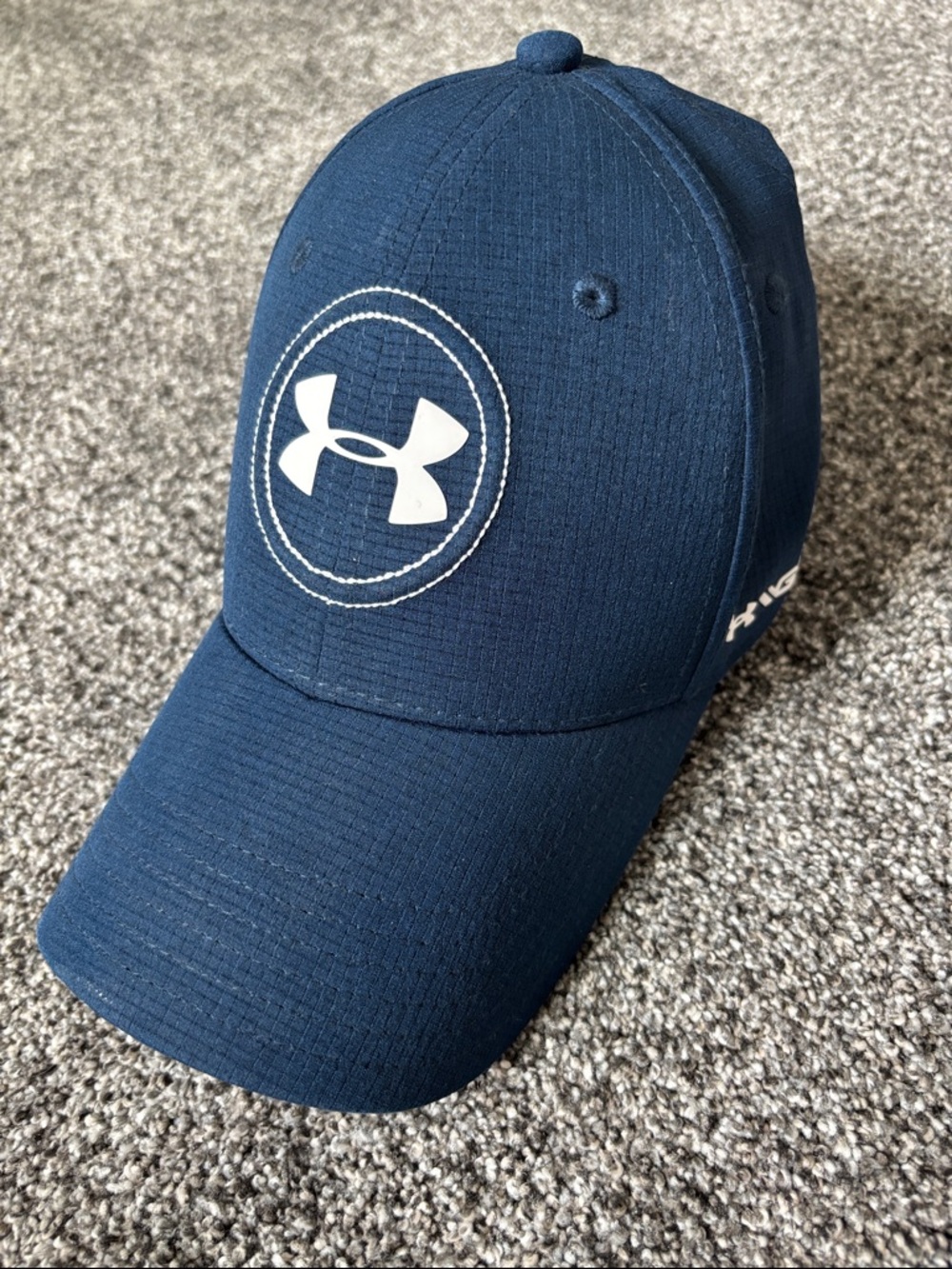 Under Armour fitted golf cap